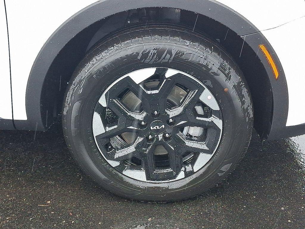 used 2025 Kia Sorento car, priced at $31,600