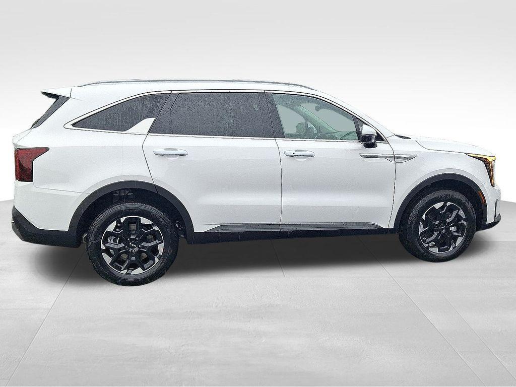 used 2025 Kia Sorento car, priced at $31,600