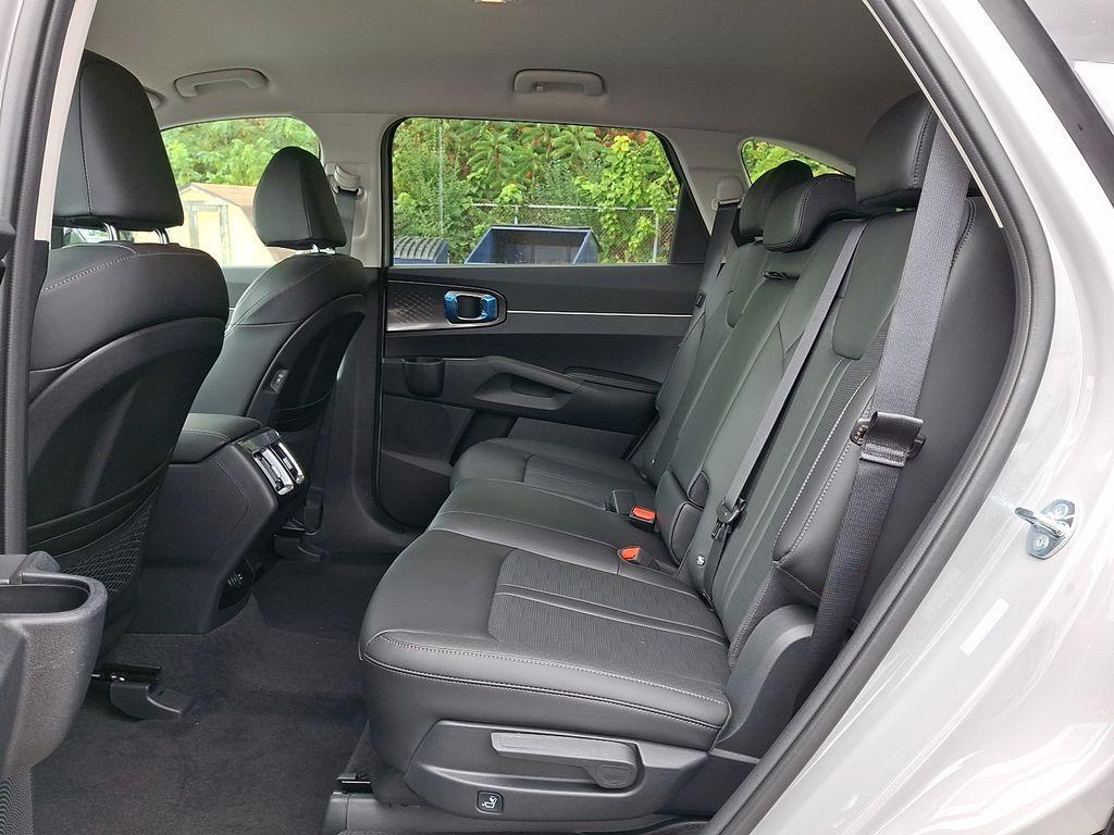 new 2026 Kia Sorento car, priced at $40,278