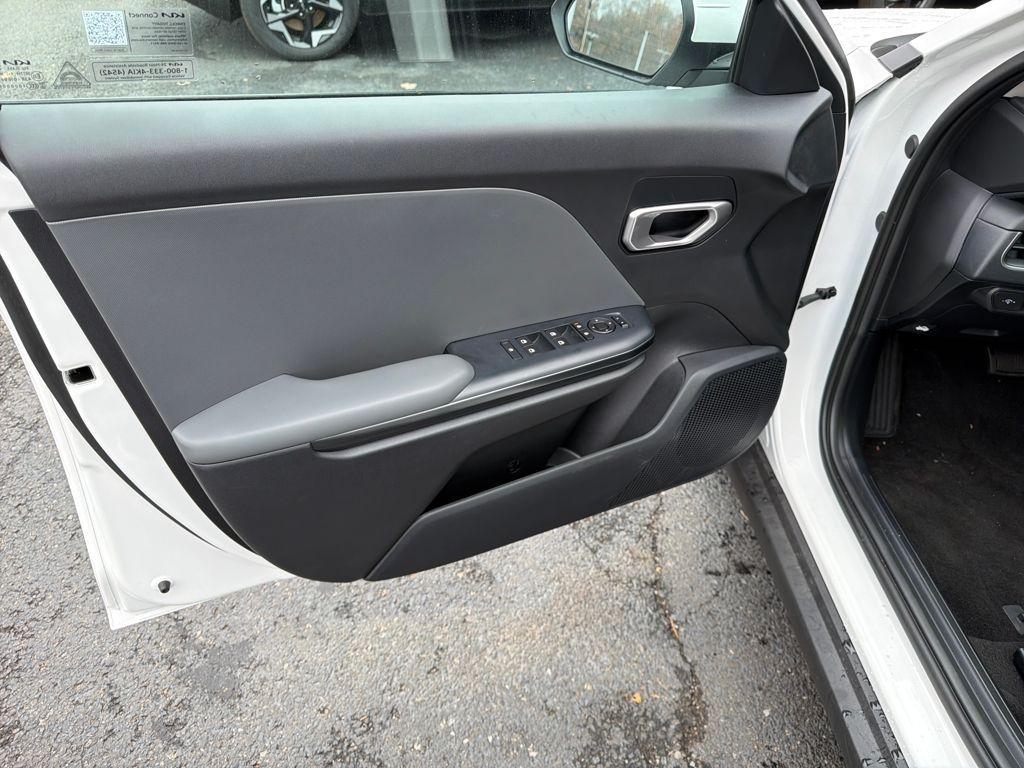 new 2025 Kia K4 car, priced at $23,675