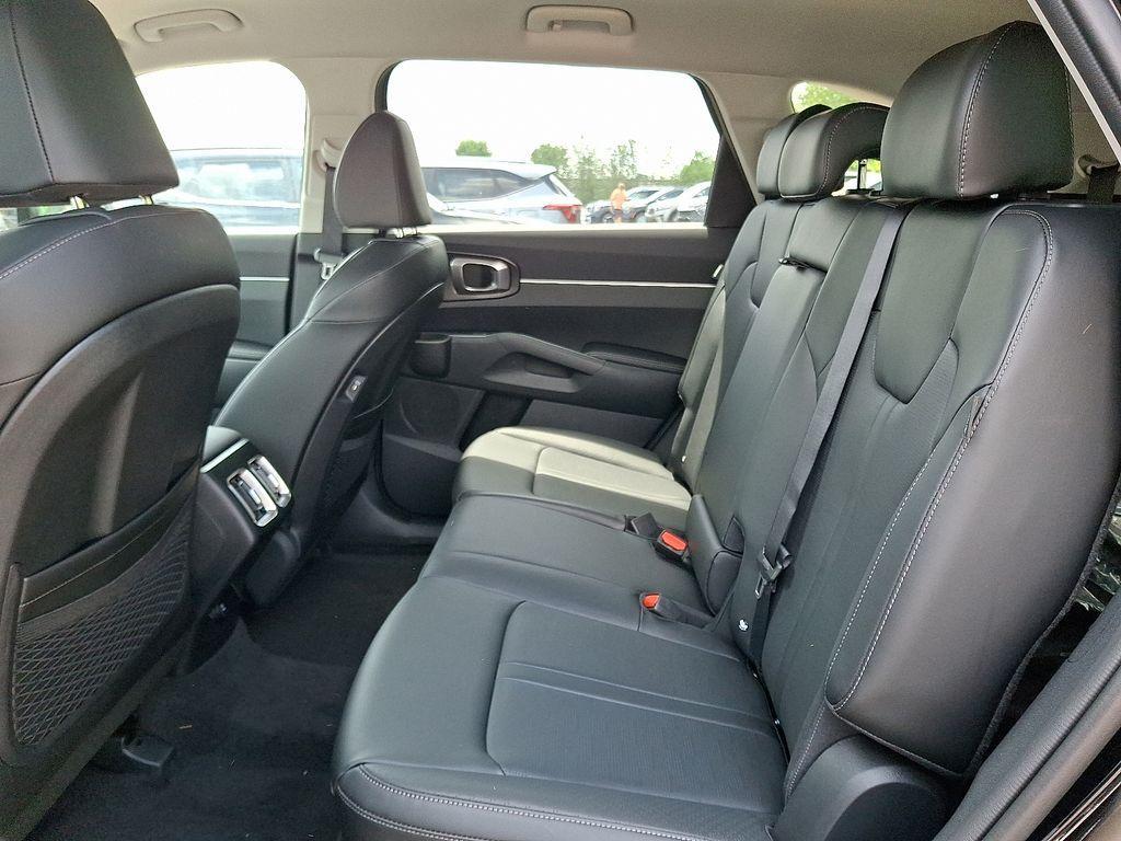 new 2025 Kia Sorento car, priced at $36,258