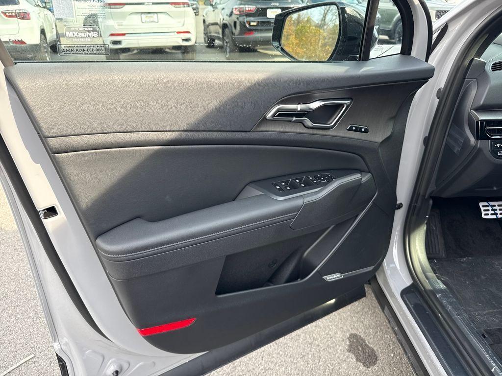 new 2026 Kia Sportage Plug-In Hybrid car, priced at $48,482