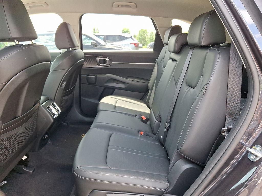 new 2025 Kia Sorento car, priced at $36,525
