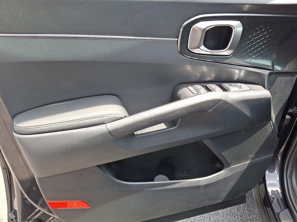 new 2025 Kia Sorento car, priced at $36,525