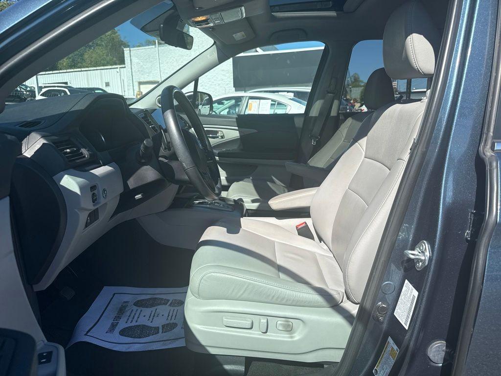 used 2022 Honda Pilot car, priced at $27,000