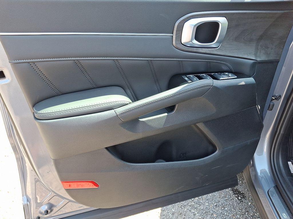 new 2025 Kia Sorento car, priced at $42,506