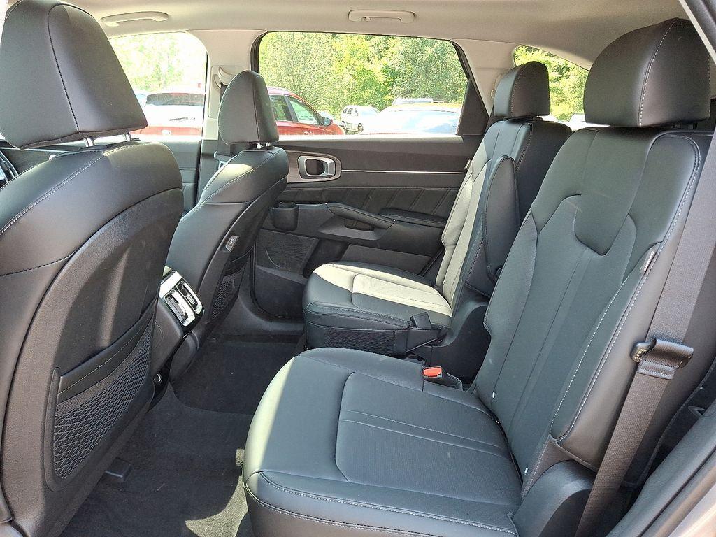 new 2025 Kia Sorento car, priced at $42,506