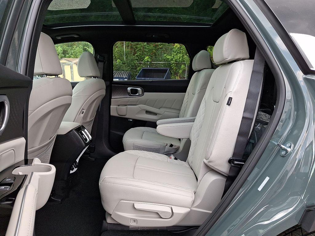 new 2025 Kia Sorento Hybrid car, priced at $46,072