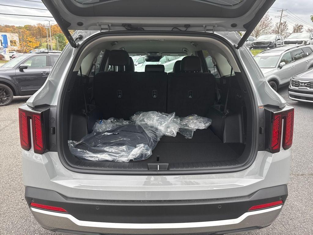 new 2026 Kia Sorento car, priced at $40,278