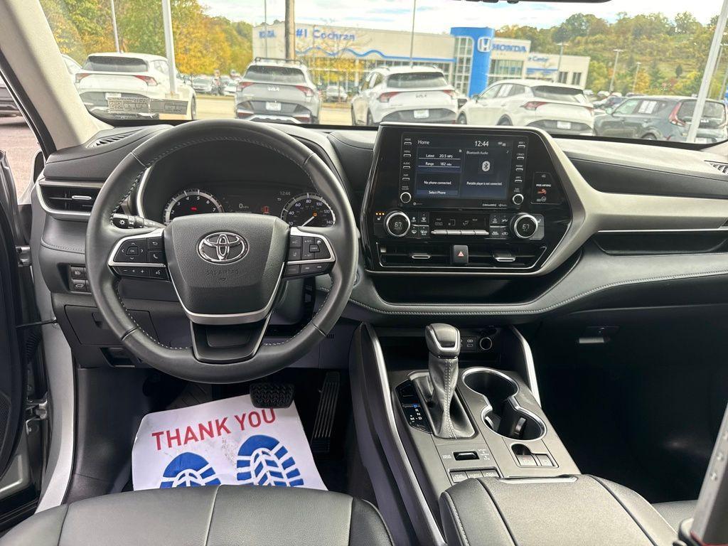 used 2022 Toyota Highlander car, priced at $35,000
