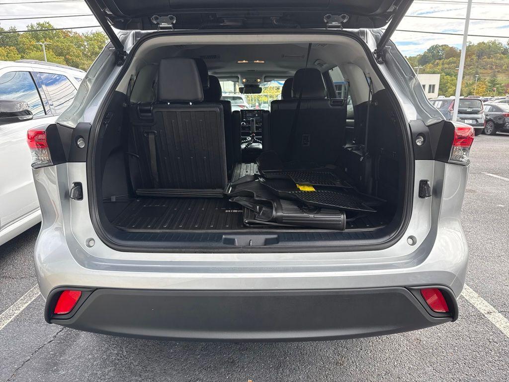used 2022 Toyota Highlander car, priced at $35,000