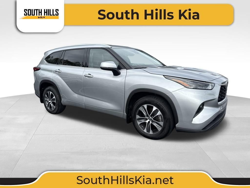 used 2022 Toyota Highlander car, priced at $35,000