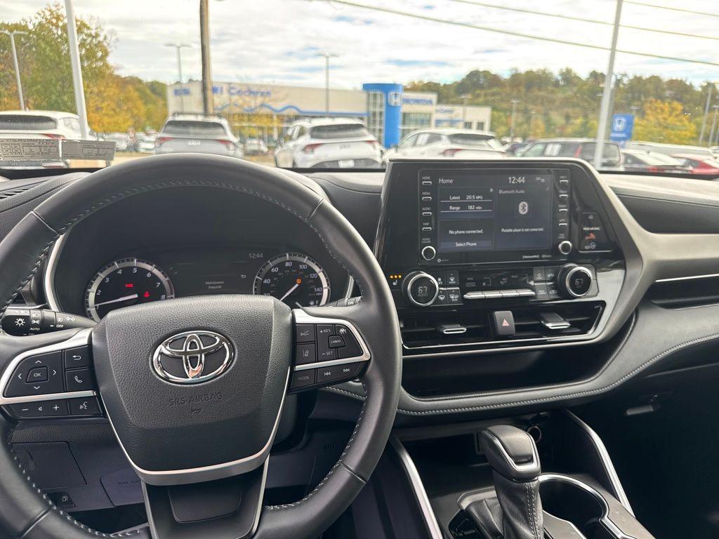 used 2022 Toyota Highlander car, priced at $35,000