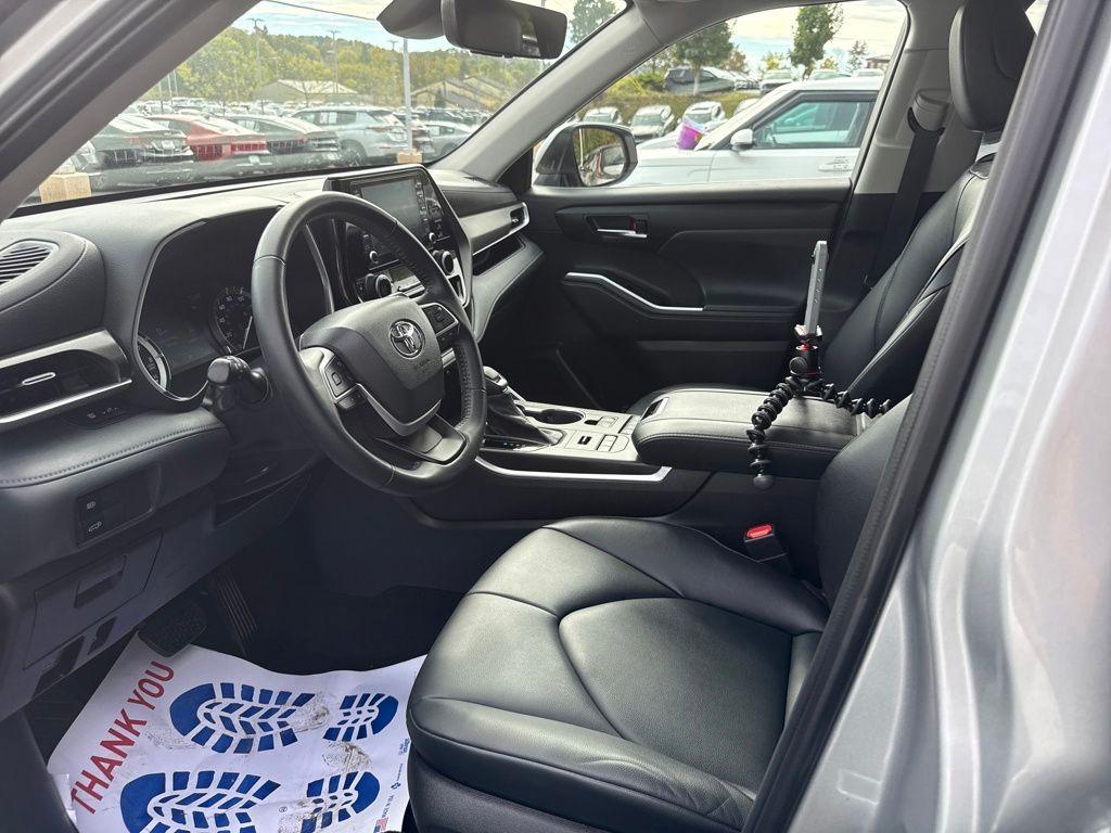 used 2022 Toyota Highlander car, priced at $35,000