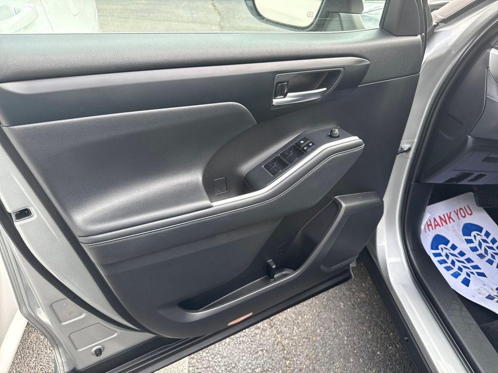 used 2022 Toyota Highlander car, priced at $35,000