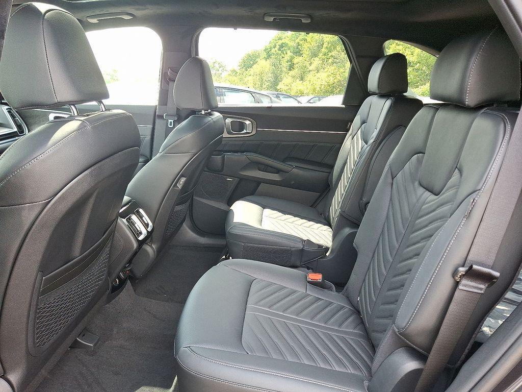 new 2025 Kia Sorento car, priced at $45,132