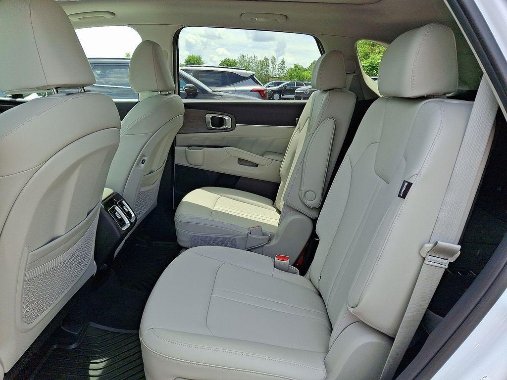 new 2025 Kia Sorento car, priced at $42,966