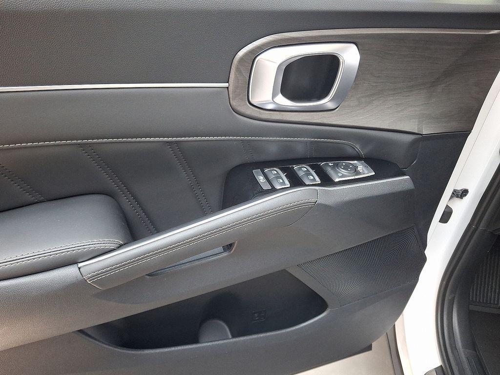 new 2025 Kia Sorento car, priced at $42,966