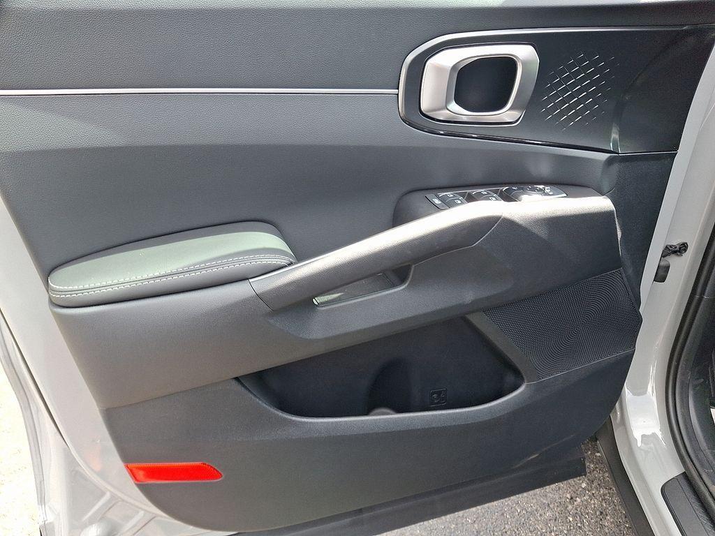 new 2025 Kia Sorento car, priced at $37,710