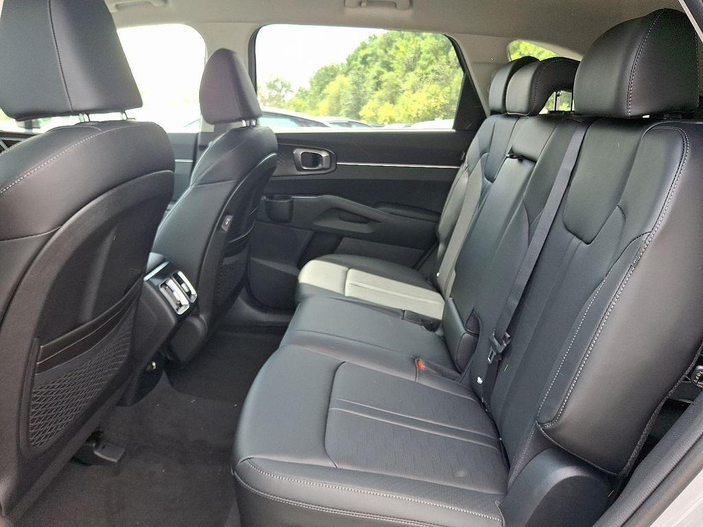new 2025 Kia Sorento car, priced at $37,710