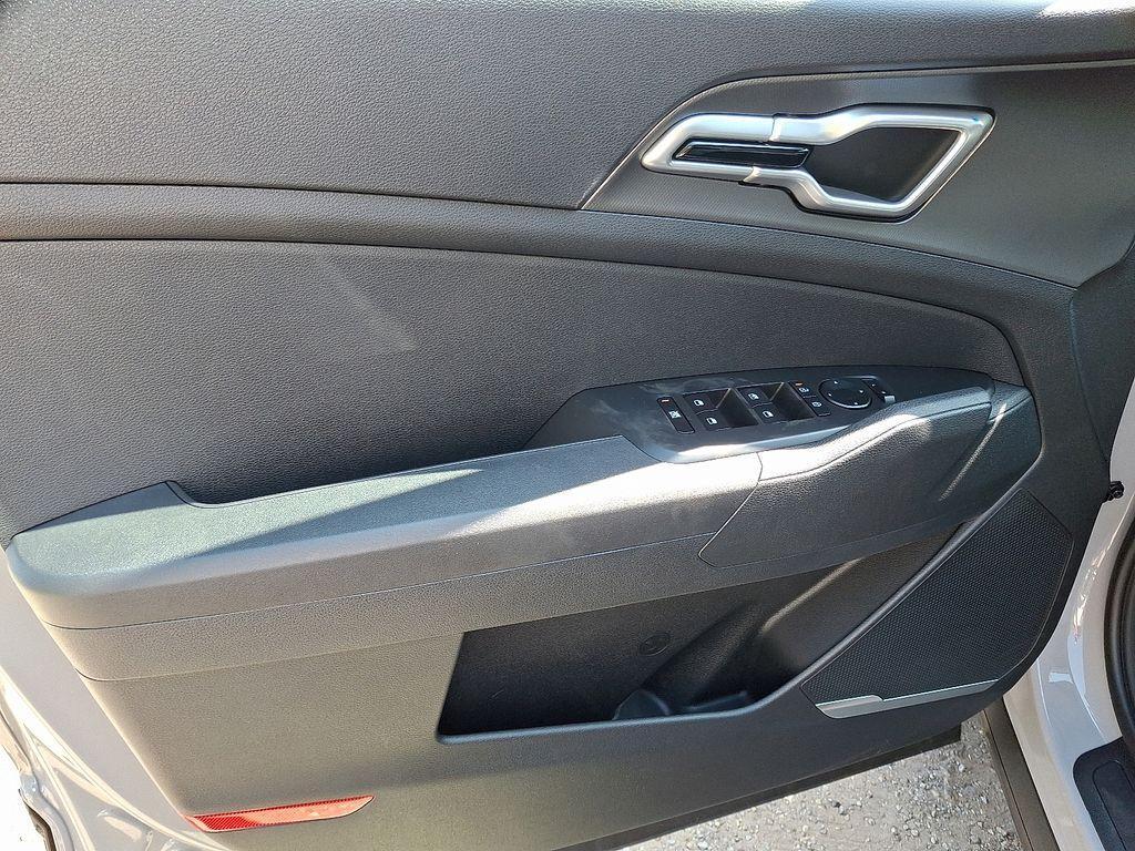 new 2026 Kia Sportage Hybrid car, priced at $33,576