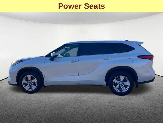 used 2022 Toyota Highlander car, priced at $32,347