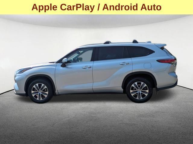 used 2022 Toyota Highlander car, priced at $37,899