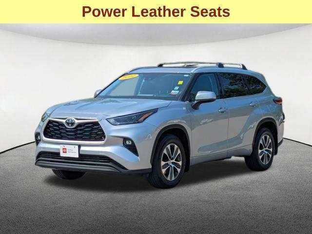 used 2022 Toyota Highlander car, priced at $37,899