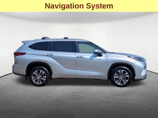used 2022 Toyota Highlander car, priced at $37,899