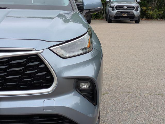used 2021 Toyota Highlander car, priced at $29,977