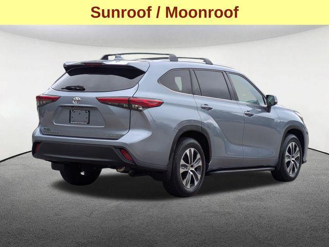 used 2021 Toyota Highlander car, priced at $29,977