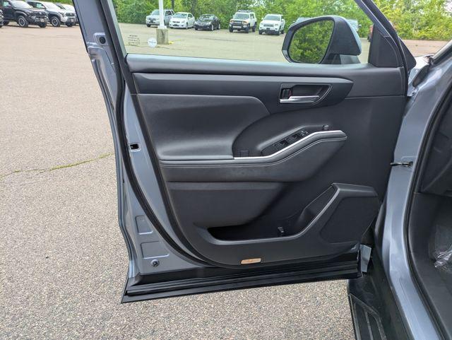 used 2021 Toyota Highlander car, priced at $29,977