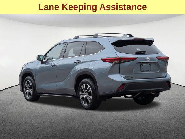 used 2021 Toyota Highlander car, priced at $29,977