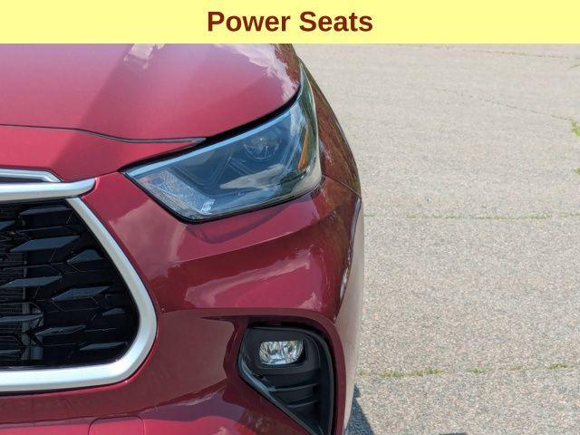 used 2022 Toyota Highlander car, priced at $36,977