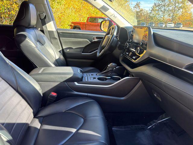 used 2022 Toyota Highlander car, priced at $34,977