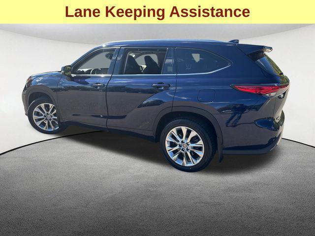 used 2022 Toyota Highlander car, priced at $40,977
