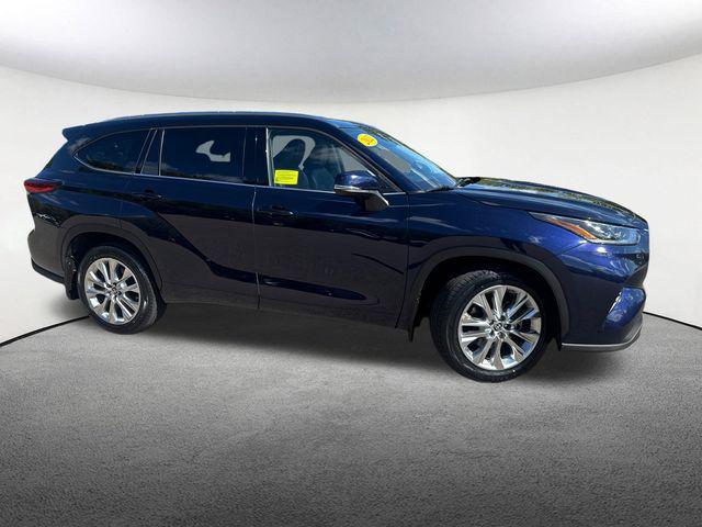 used 2022 Toyota Highlander car, priced at $40,977