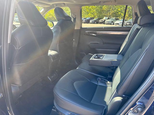 used 2022 Toyota Highlander car, priced at $40,977