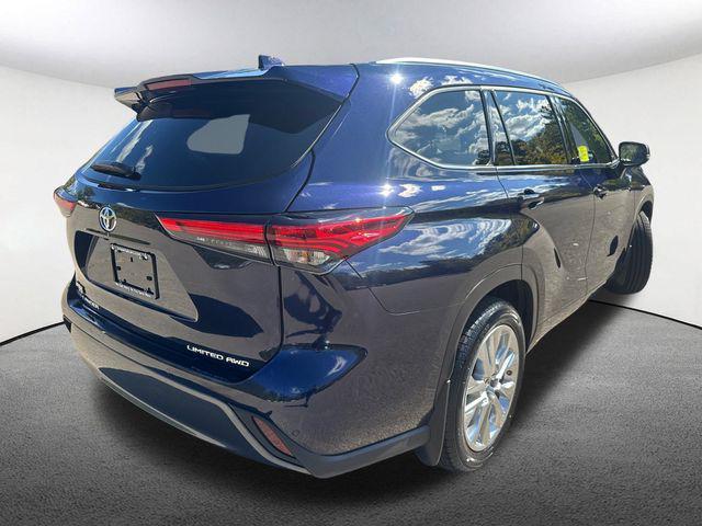 used 2022 Toyota Highlander car, priced at $40,977