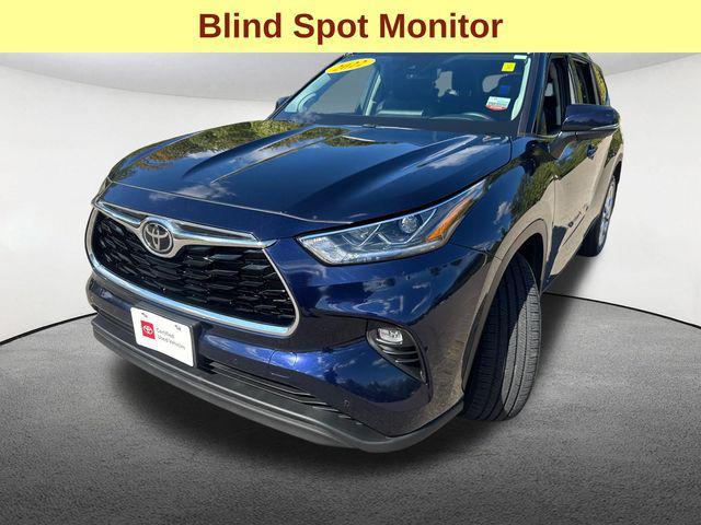 used 2022 Toyota Highlander car, priced at $40,977