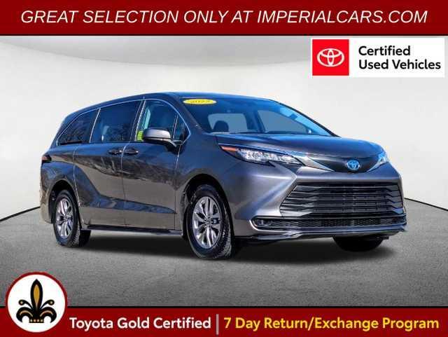used 2022 Toyota Sienna car, priced at $35,977
