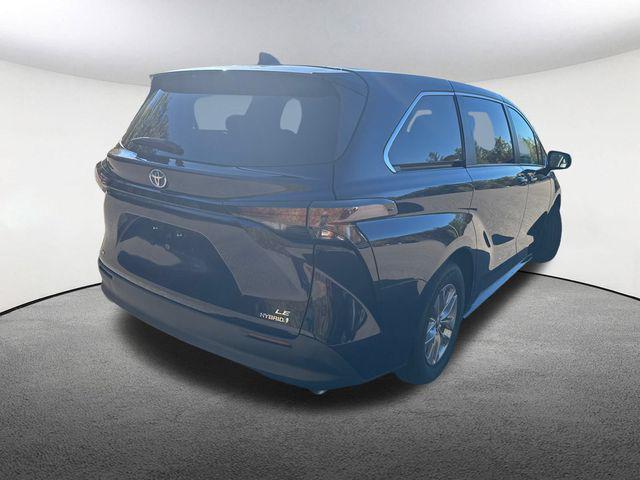 used 2024 Toyota Sienna car, priced at $37,977