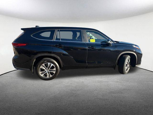 used 2023 Toyota Highlander car, priced at $37,977