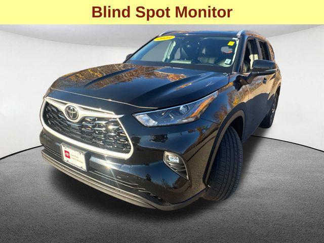 used 2023 Toyota Highlander car, priced at $37,977