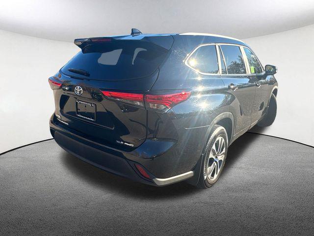 used 2023 Toyota Highlander car, priced at $37,977