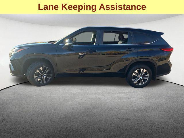 used 2023 Toyota Highlander car, priced at $37,977