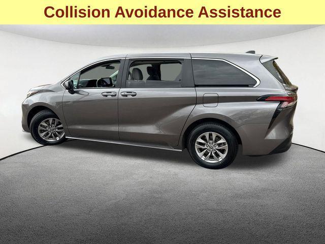 used 2022 Toyota Sienna car, priced at $33,647