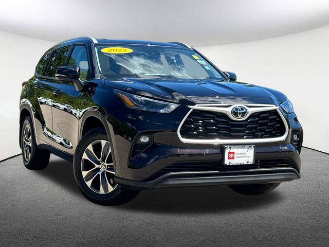 used 2022 Toyota Highlander car, priced at $35,477