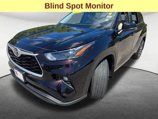 used 2022 Toyota Highlander car, priced at $35,477