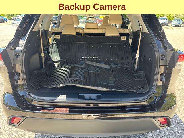 used 2022 Toyota Highlander car, priced at $35,477